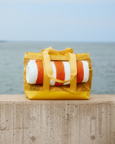 away-the-everywhere-bag-in-salt-white image 2
