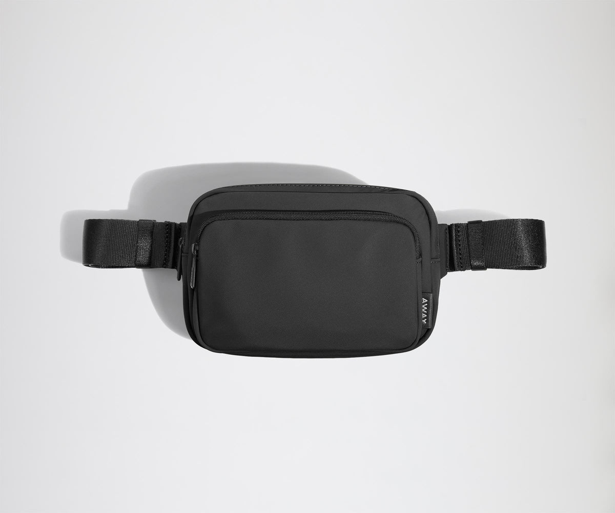 away-the-small-everywhere-sling-bag-in-jet-black image 1