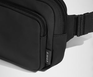 away-the-small-everywhere-sling-bag-in-jet-black image 3