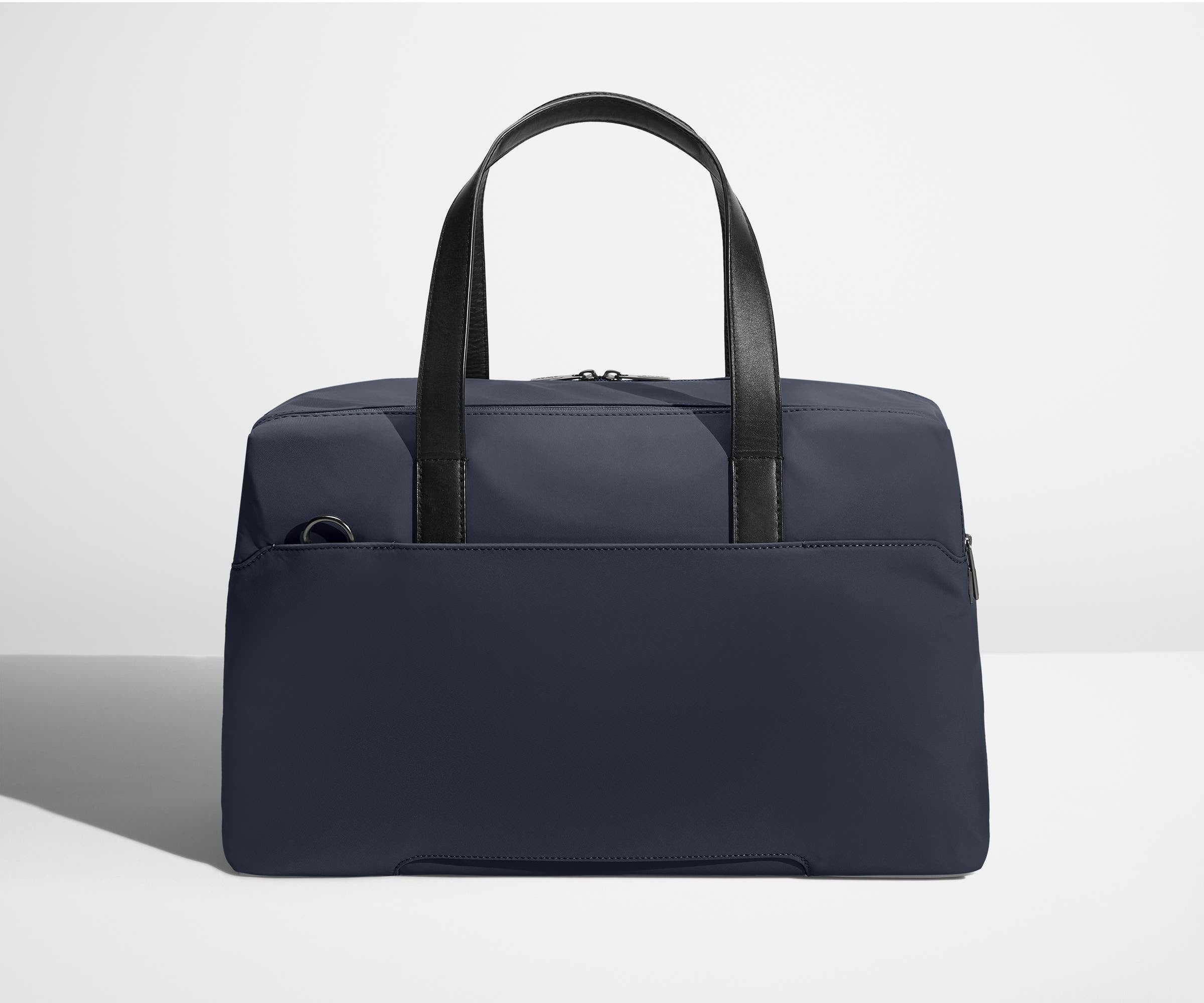 away-the-overnight-bag-in-navy-blue-medium-duffle-with-padded-laptop-sleeve image 7