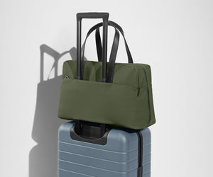 away-the-everywhere-bag-in-olive-green image 5