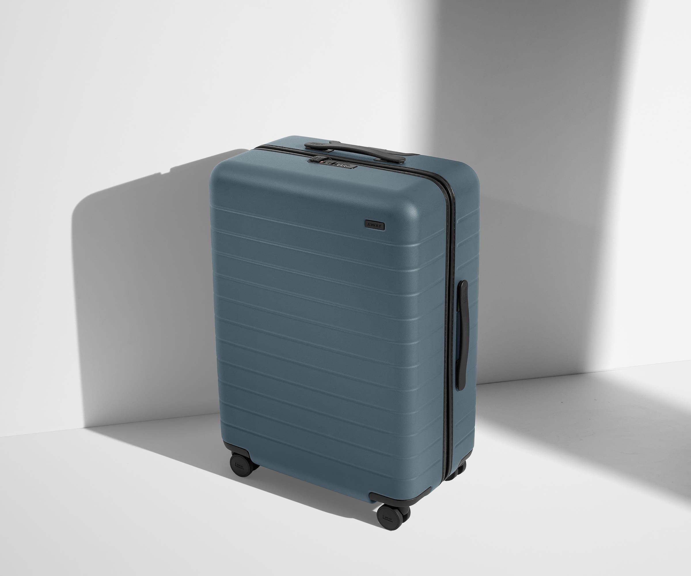 away-the-medium-in-coast-blue image 3