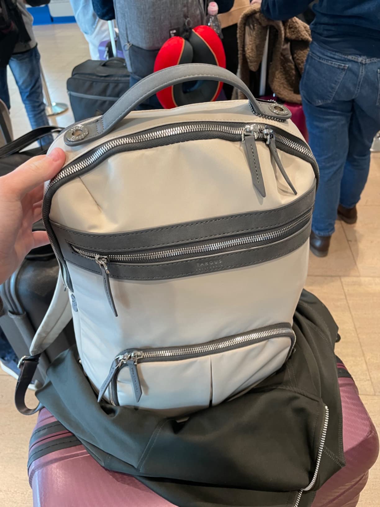Good backpack, slight missing features