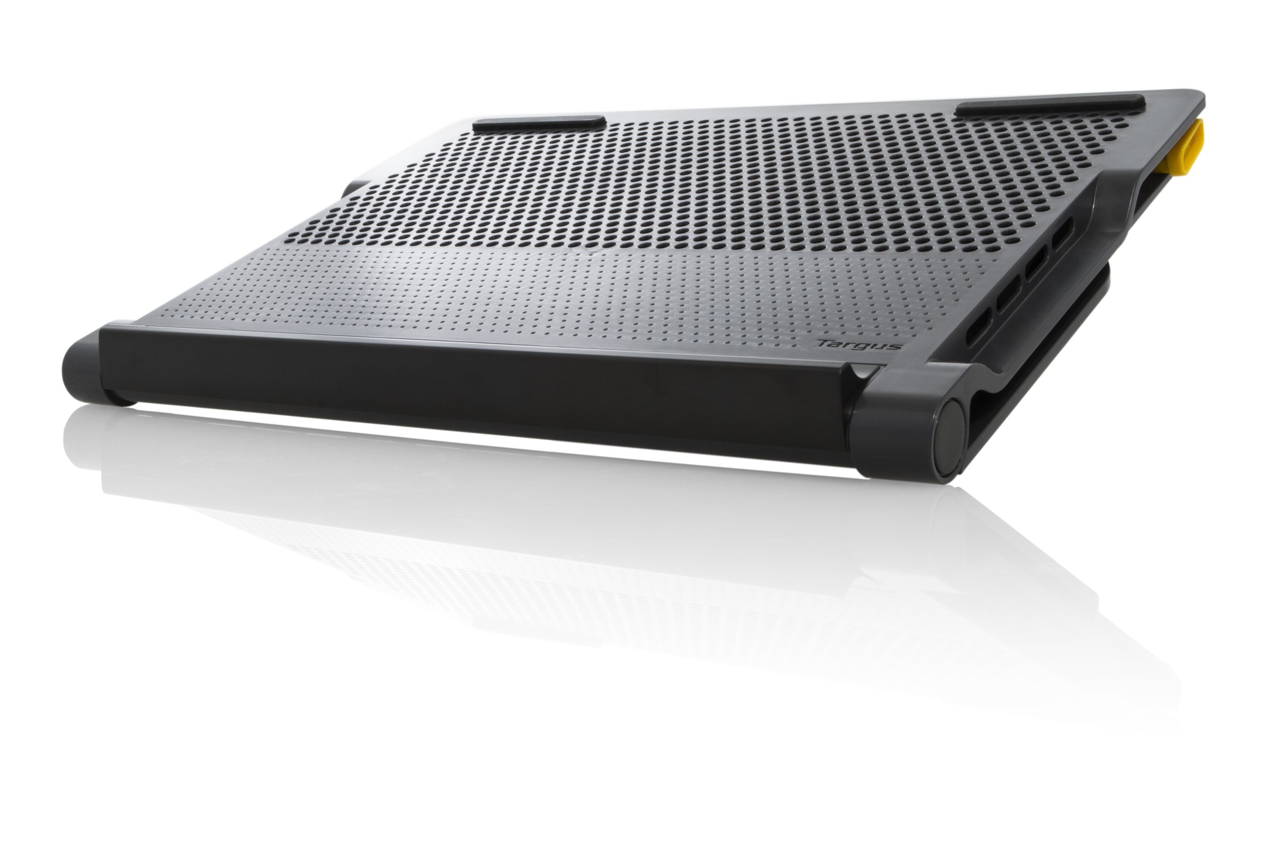 targus-17-laptop-cooling-pad-with-dual-fans-and-4-port-usb-hub-awe81us image 4