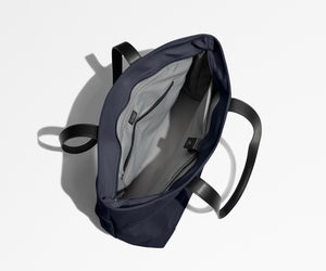 away-the-everywhere-tote-in-navy-blue-16-inch-laptop-travel-tote image 4