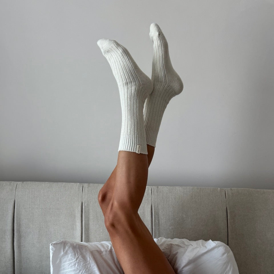 dore-rose-sleep-socks-ultra-soft-breathable-hypoallergenic-for-deep-sleep image 2