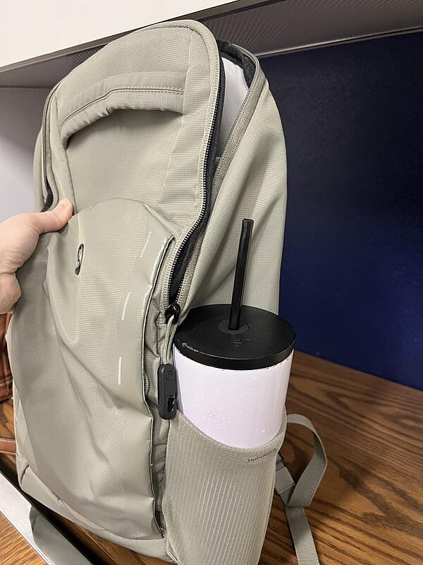 Good backpack, but wish more pockets