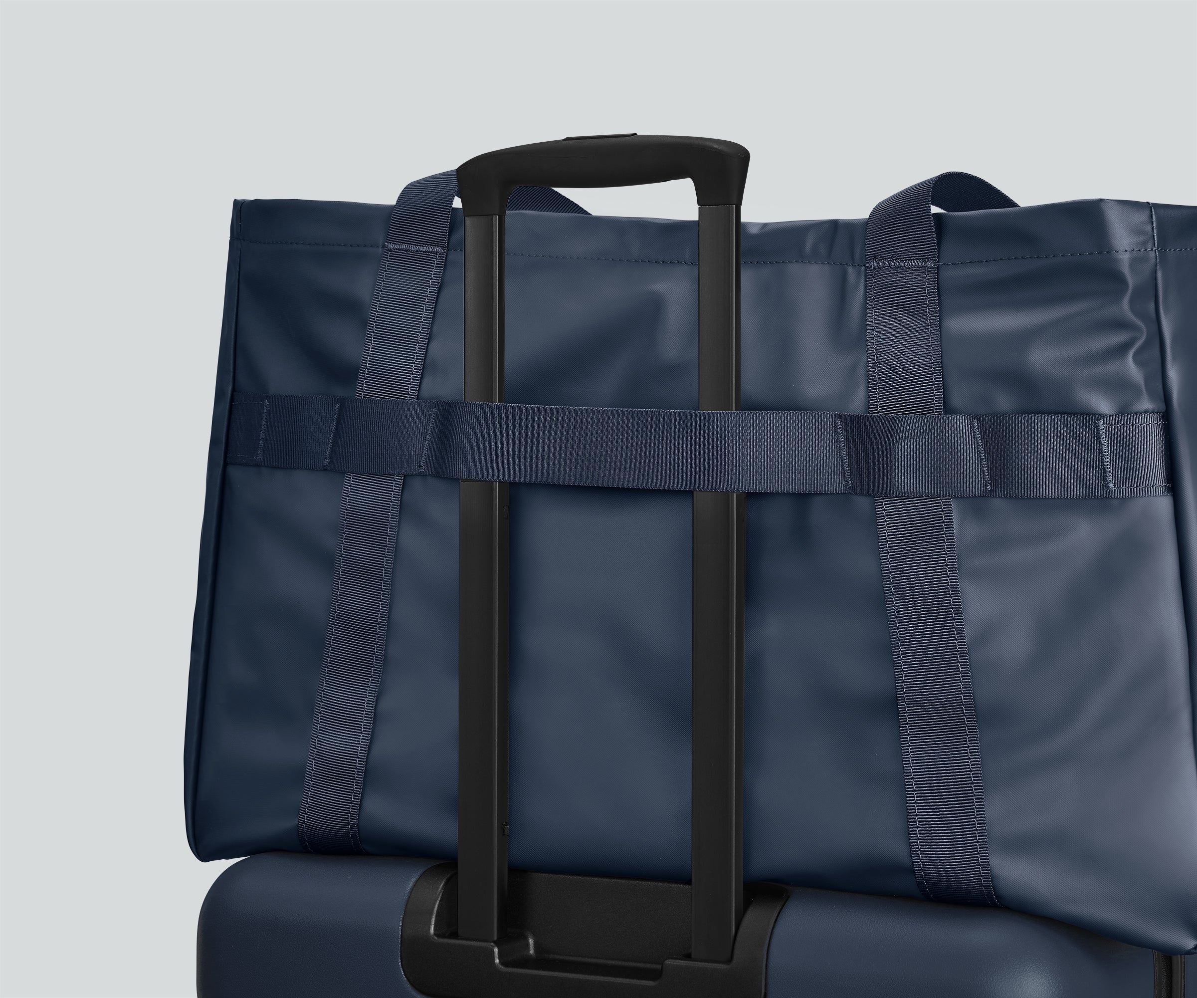 away-active-tote-45l-in-navy-blue image 6