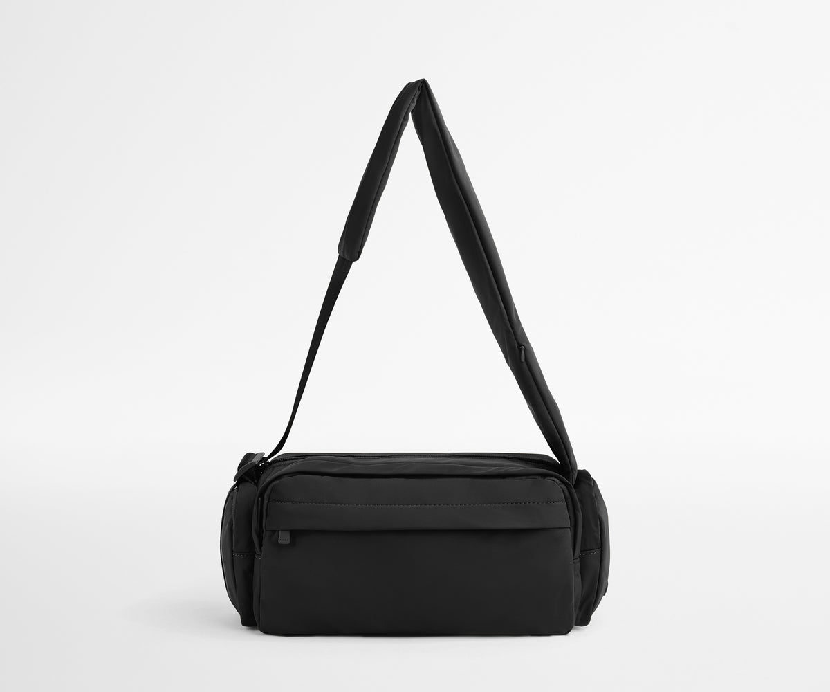away-featherlight-cargo-pack-in-jet-black image 1