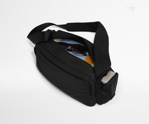 away-featherlight-cargo-pack-in-jet-black image 7