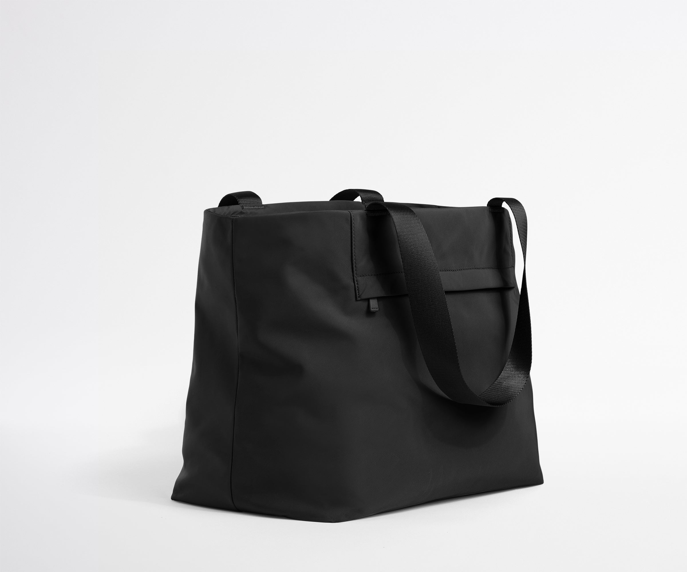 away-featherlight-tote-in-jet-black-ultra-light-personal-item-tote-with-16-lapto image 3