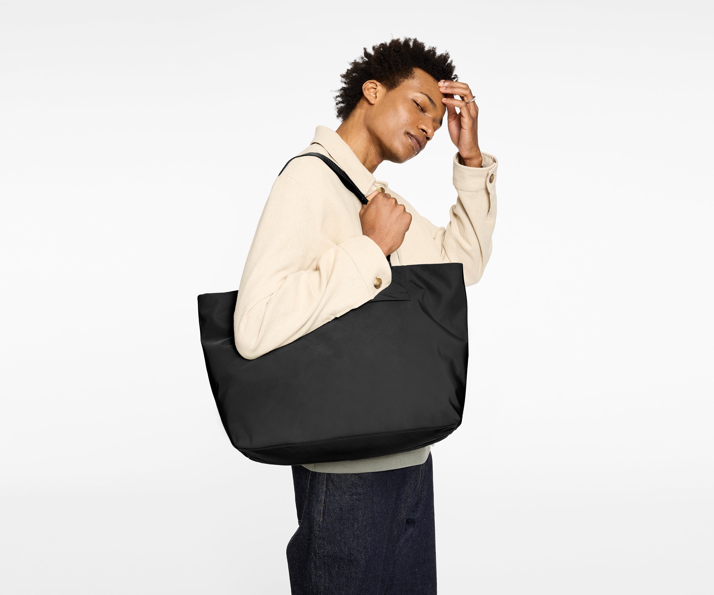 away-featherlight-tote-in-jet-black-ultra-light-personal-item-tote-with-16-lapto image 5
