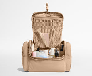away-featherlight-hanging-travel-vanity-in-camel-brown image 6