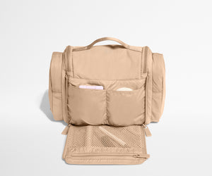 away-featherlight-hanging-travel-vanity-in-camel-brown image 8