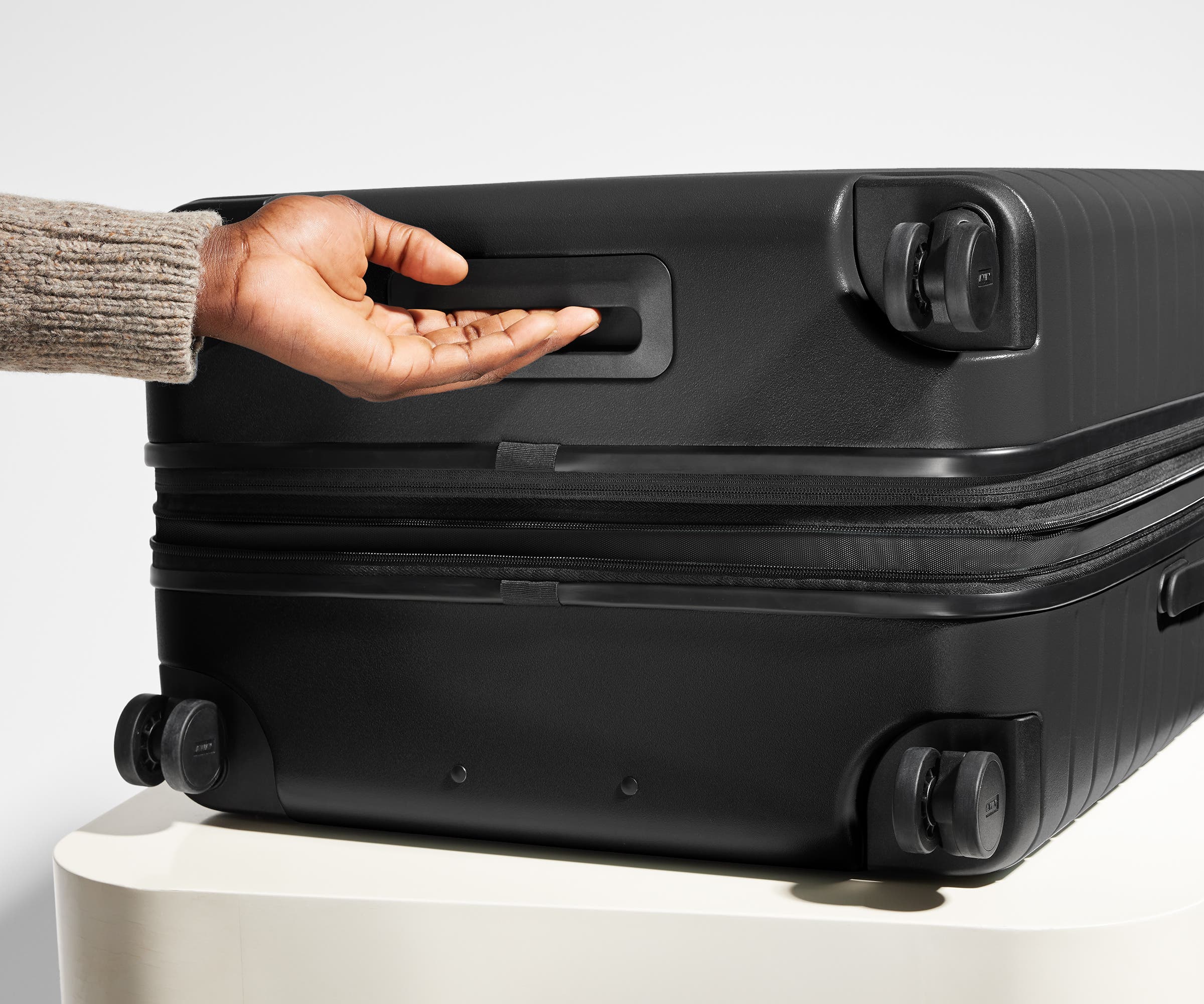away-the-medium-flex-in-jet-black-expandable-hardside-checked-suitcase image 8