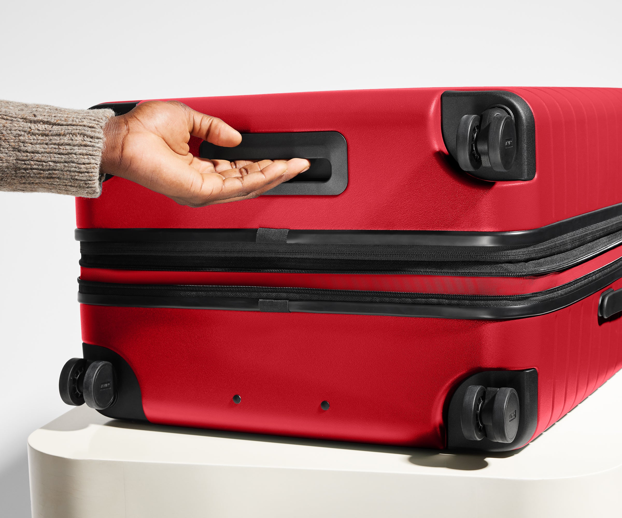 away-the-medium-flex-in-cherry-red-expandable-hardside-checked-suitcase image 7