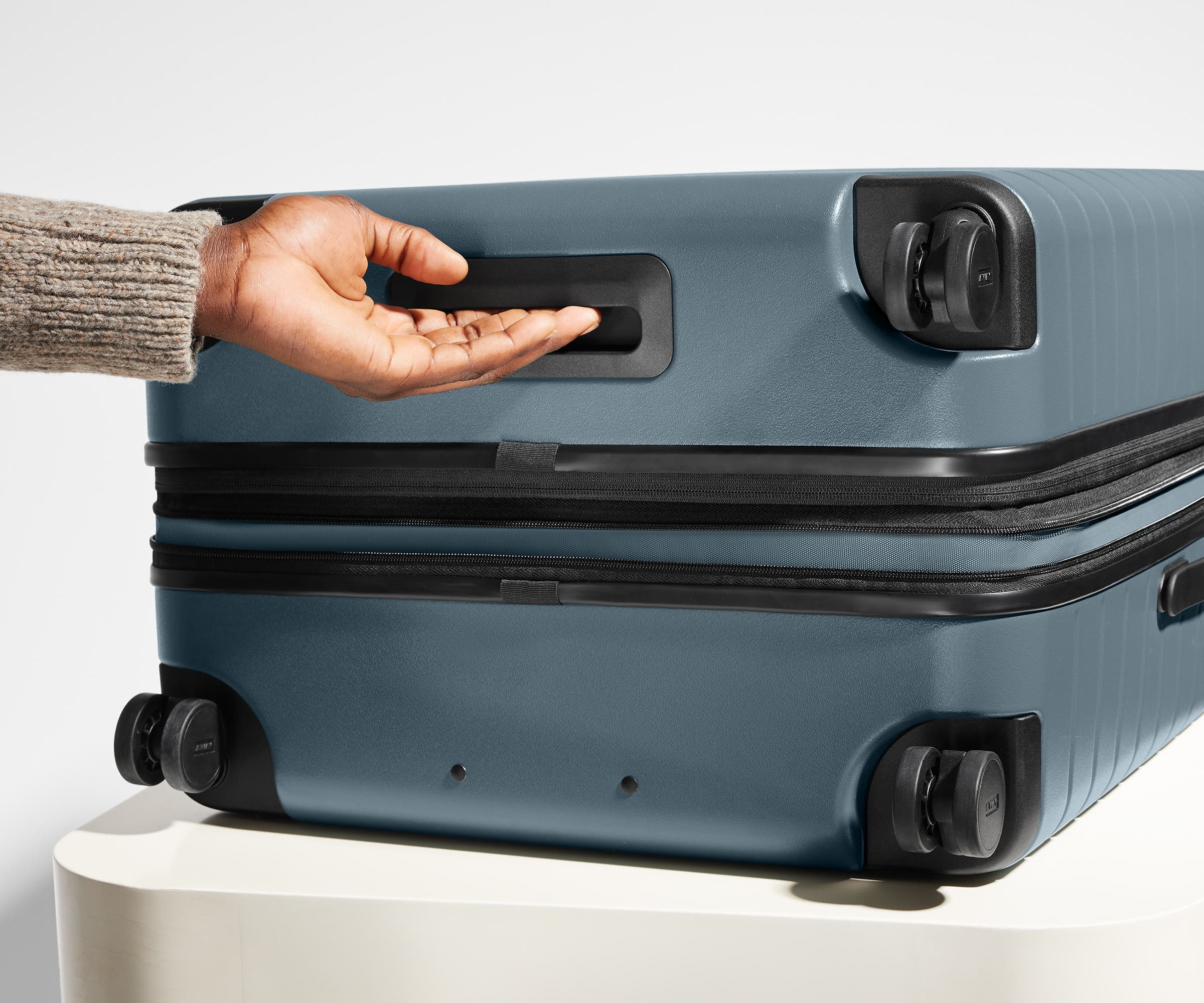 away-the-medium-flex-in-coast-blue-expandable-hardside-checked-suitcase image 8