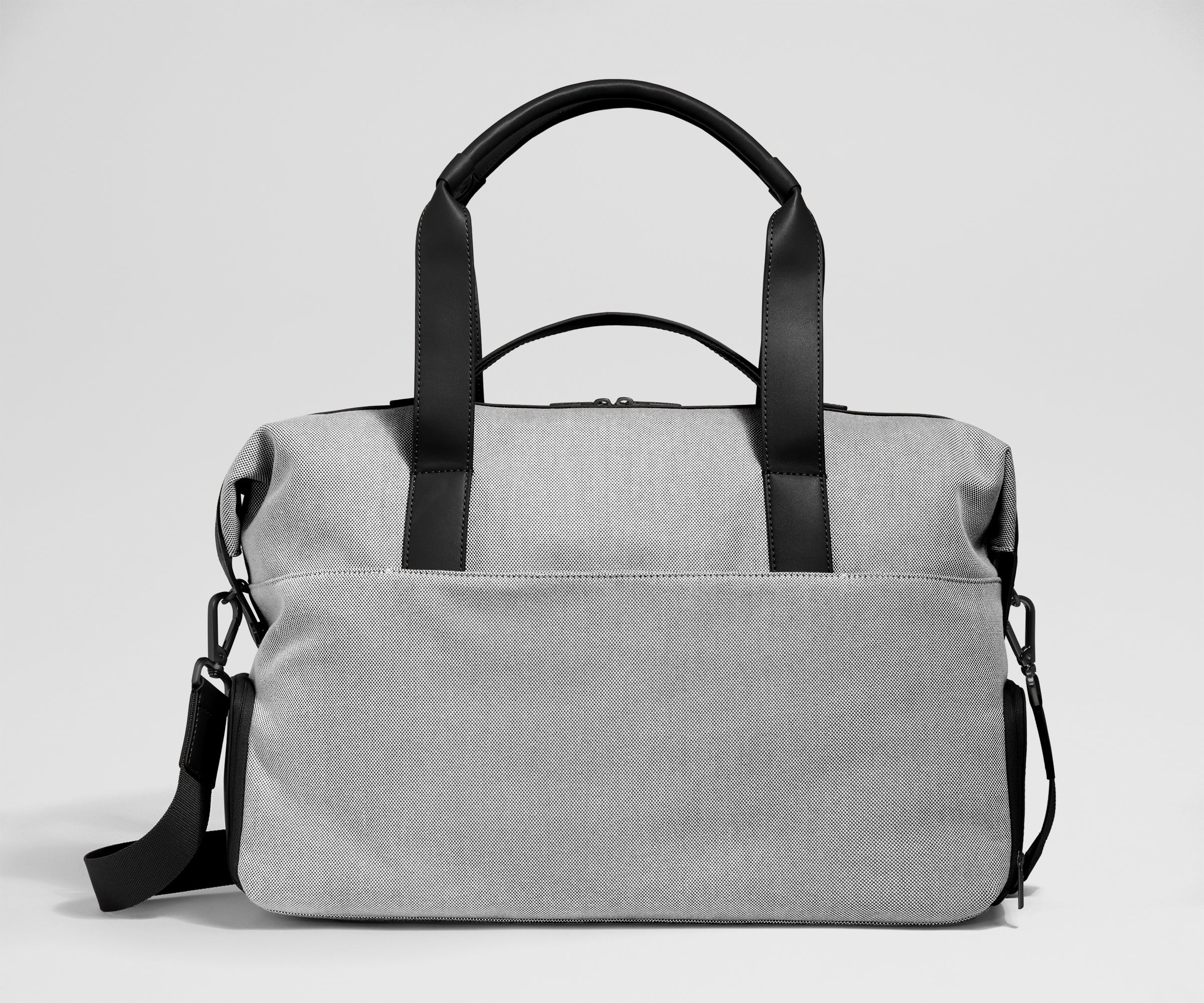 away-canvas-overnight-bag-in-jet-black image 2