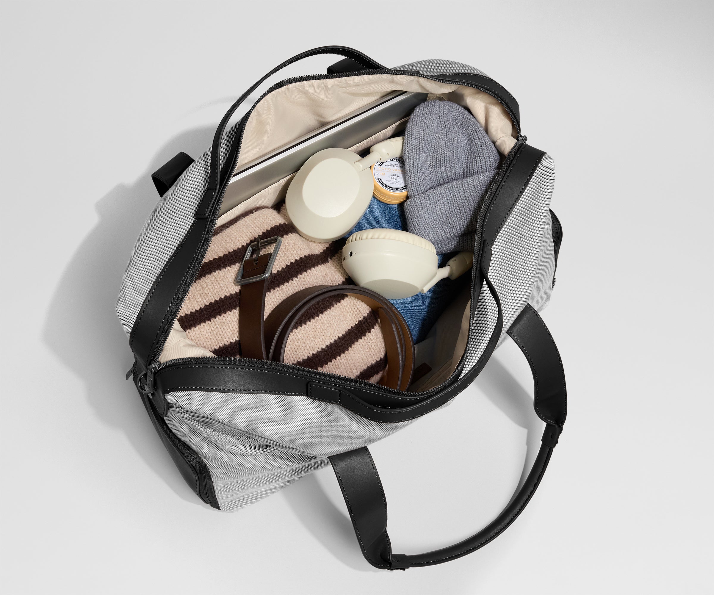 away-canvas-overnight-bag-in-jet-black image 3