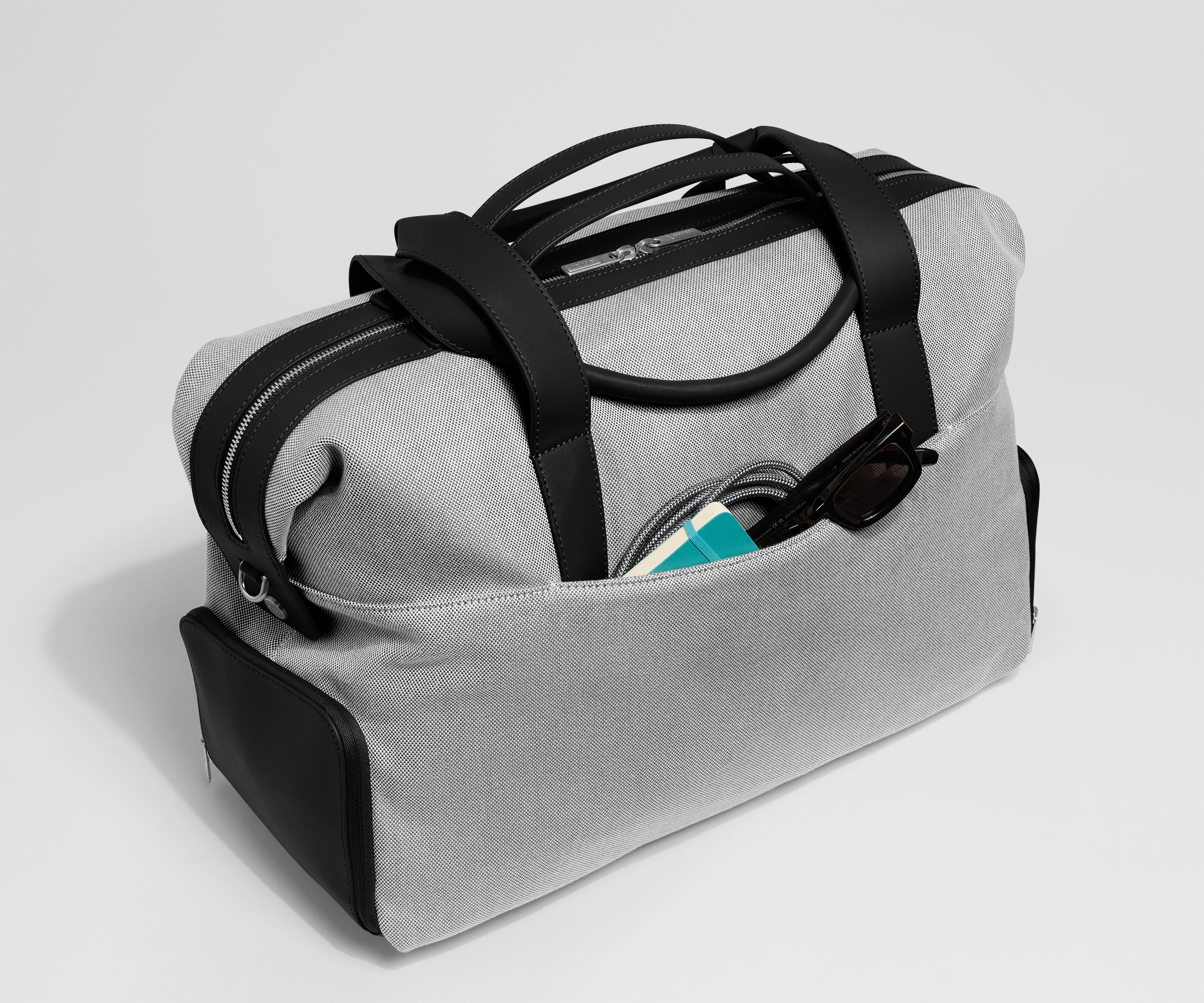 away-canvas-overnight-bag-in-jet-black image 5