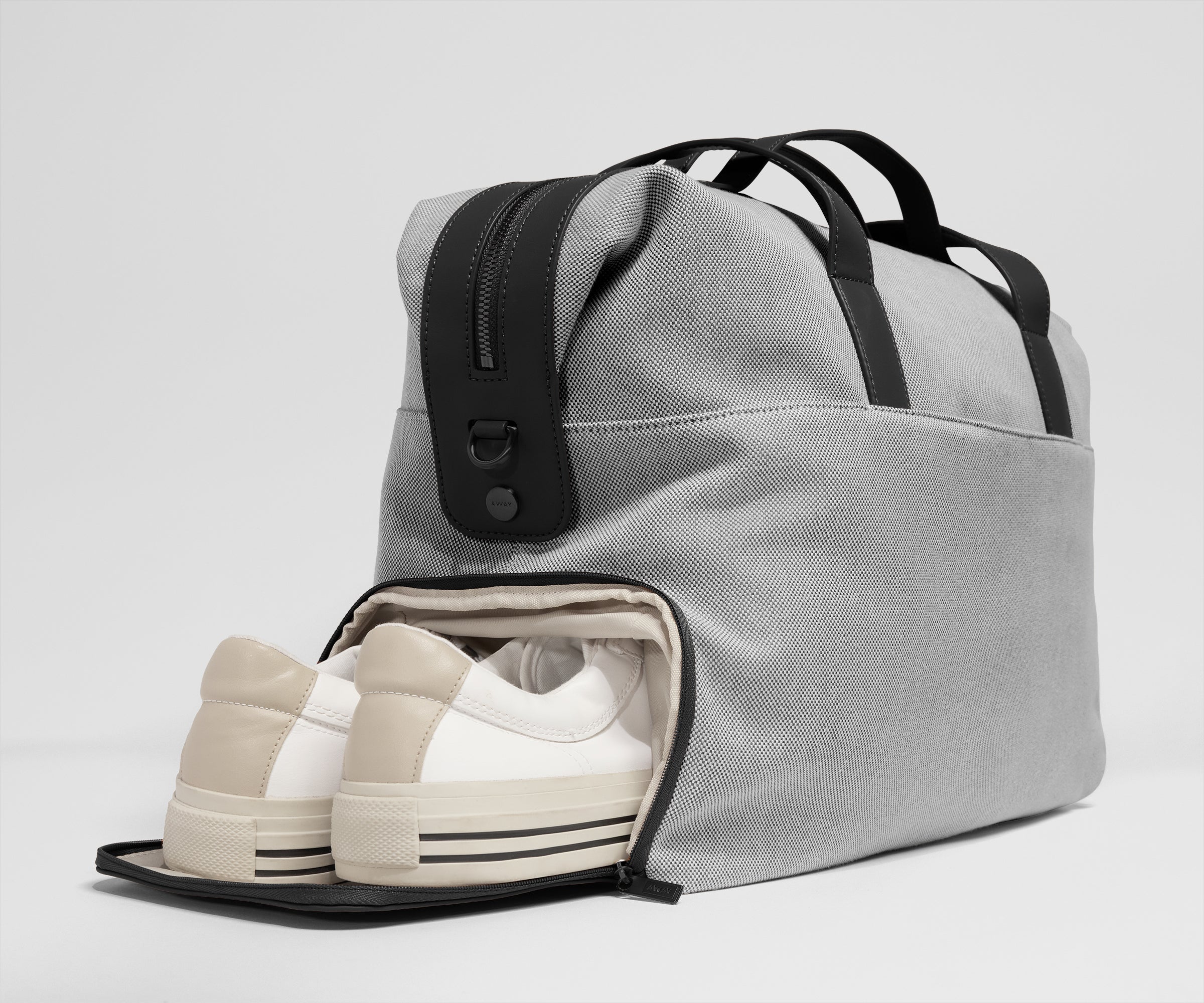 away-canvas-overnight-bag-in-jet-black image 4