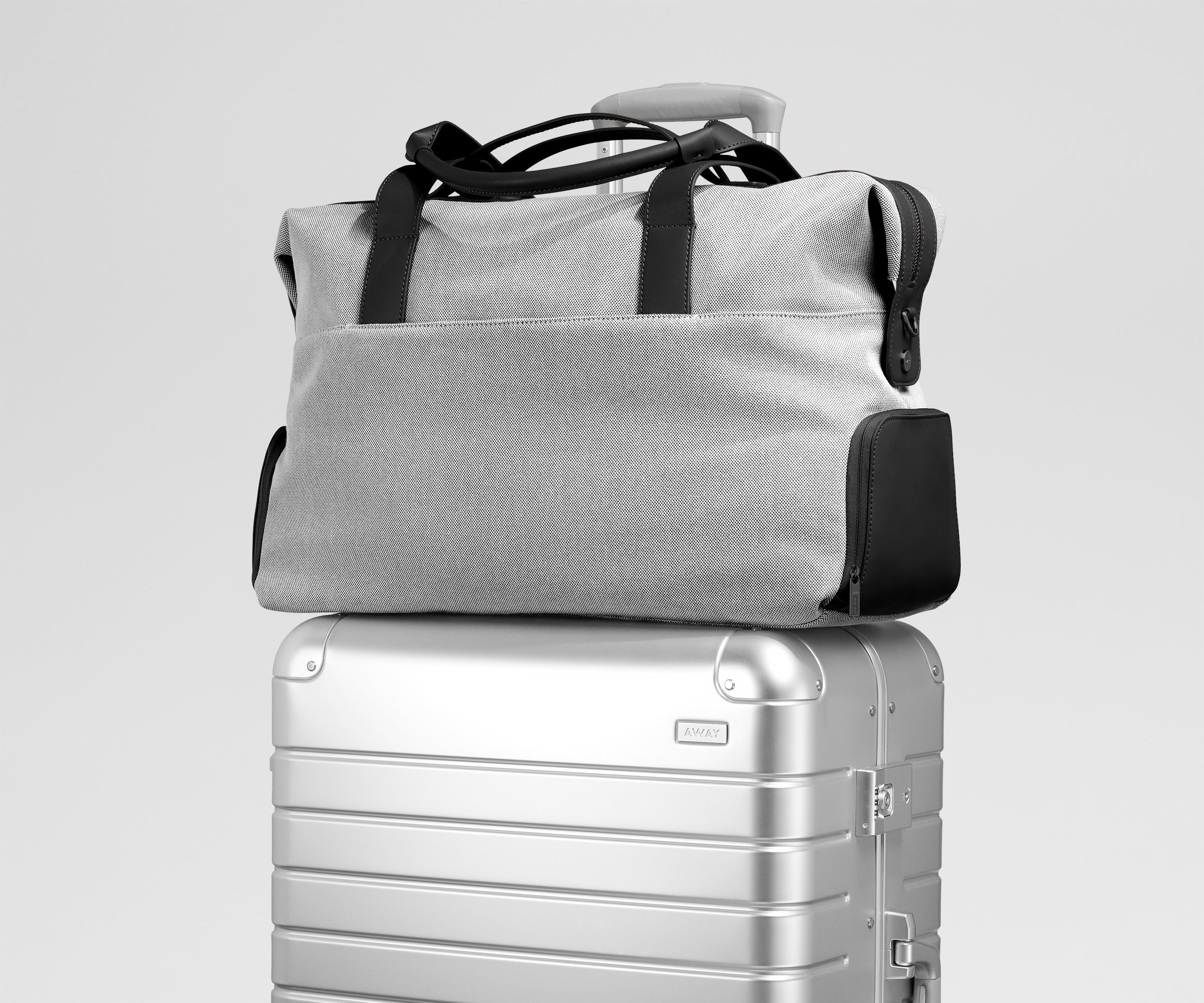 away-canvas-overnight-bag-in-jet-black image 7