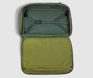 away-active-convertible-backpack-25l-forest-green image 7
