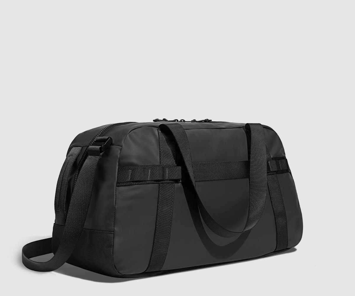 away-active-duffle-40l-in-jet-black-lightweight-travel-duffel-for-weekend-trips image 3