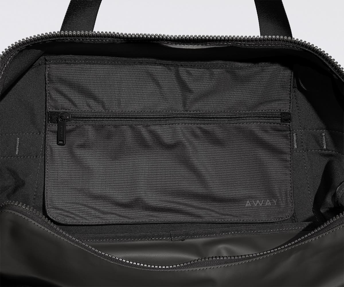 away-active-duffle-40l-in-jet-black-lightweight-travel-duffel-for-weekend-trips image 6
