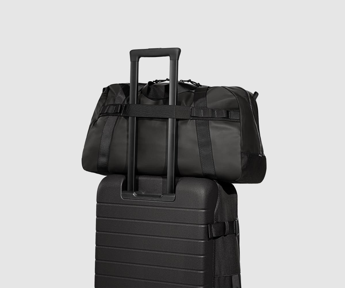 away-active-duffle-40l-in-jet-black-lightweight-travel-duffel-for-weekend-trips image 7