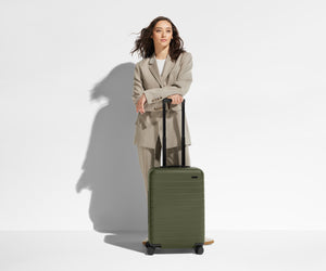 away-the-bigger-carry-on-cloud-gray image 4